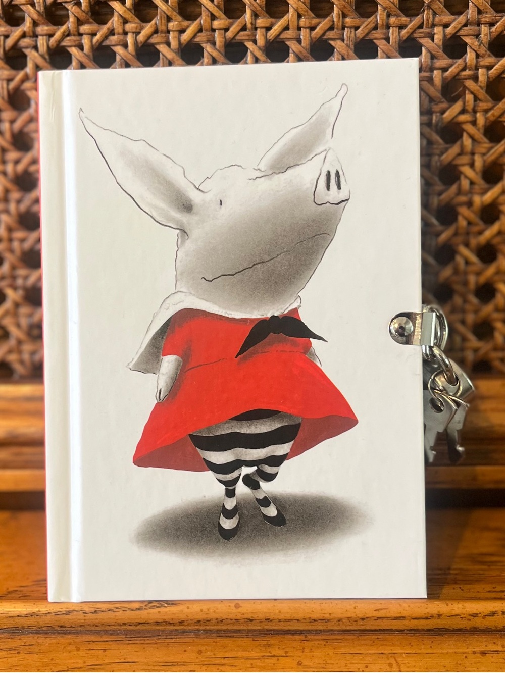Olivia the Pig Lined Journal with Silver Lock & Key New in box